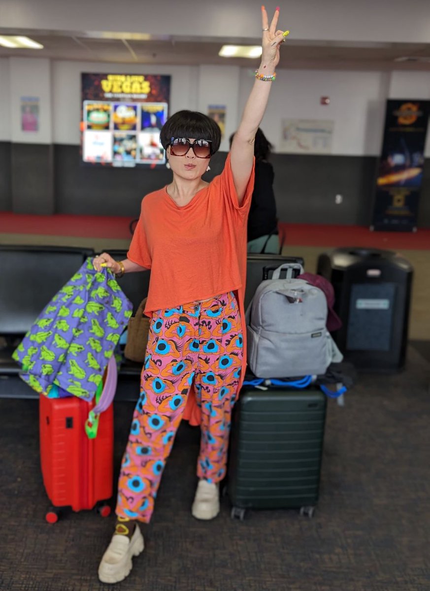AtsukoComedy's tweet photo. Hi Texas I coming)😘 
Dallas SOLD OUT. 
Few tickets left for 2/3 Austin 
&amp; 2/4 Houston!! 🎟️ https://t.co/S19Ltjgl29 https://t.co/cMXUipSp7I