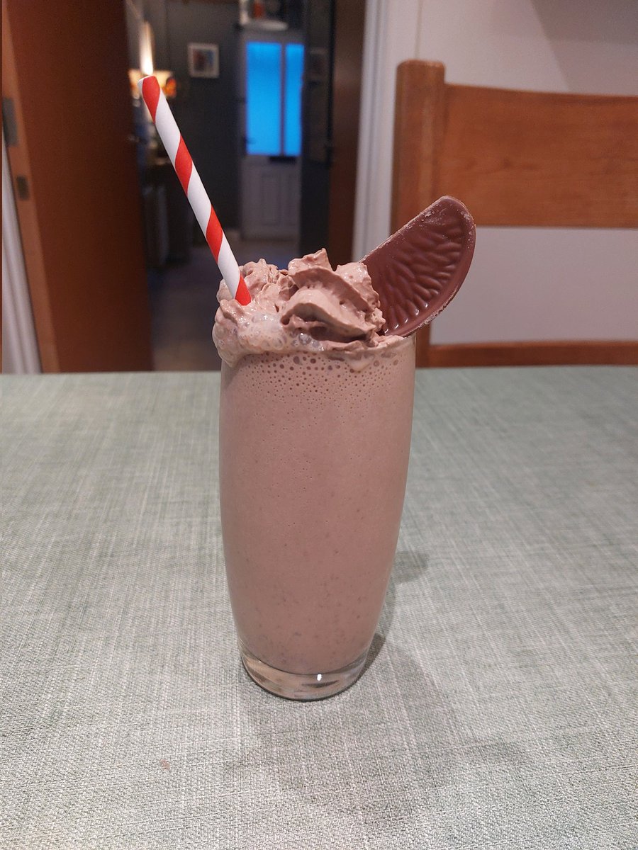 joseph_lansdell's tweet image. Terry's Chocolate Orange Milkshake!
Chocolatey and fruity!
#Milkshake #ChocolateOrange