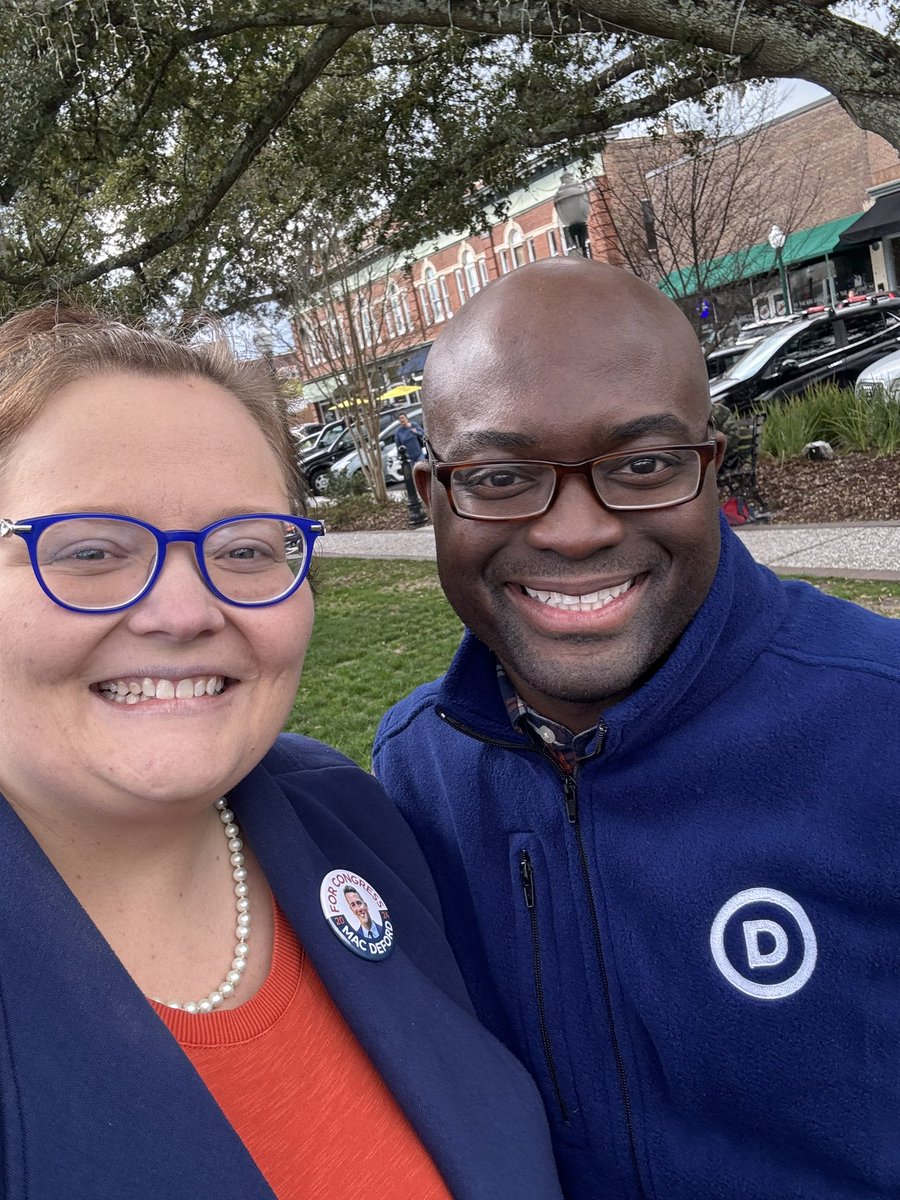 jeniatchley's tweet photo. First in the Nation @scdp bus tour #FITN #WeGoFirst @claynmiddleton @JayParmley https://t.co/xiJQDYzlwB