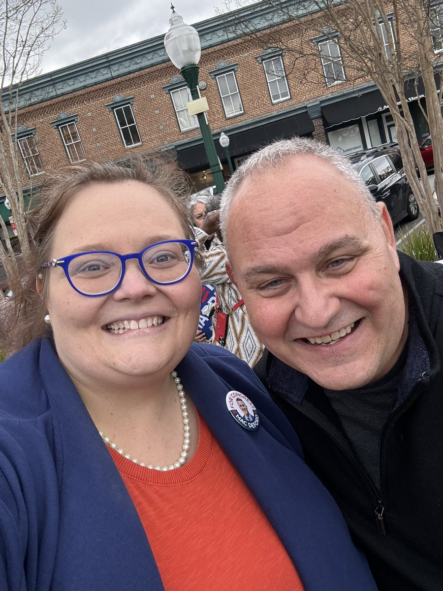jeniatchley's tweet photo. First in the Nation @scdp bus tour #FITN #WeGoFirst @claynmiddleton @JayParmley https://t.co/xiJQDYzlwB