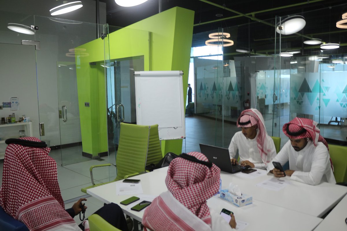 ABC_UQU's tweet photo. شارك نادي كلية اللغة العربية وآدابها اليوم مع شركة #وادي_مكة للتقنية في تجربة وتطوير جودة منصة لتقديم خدمات اللغة العربية للأفراد والمؤسسات حيث تقدم حزمة واسعة من خدمات اللغة العربية الداعمة والمساعدة للأفراد والمؤسسات وتقديم مجموعة متكاملة من الحلول اللغوية في مجال اللغة العربية https://t.co/pRp4kpdYnG
