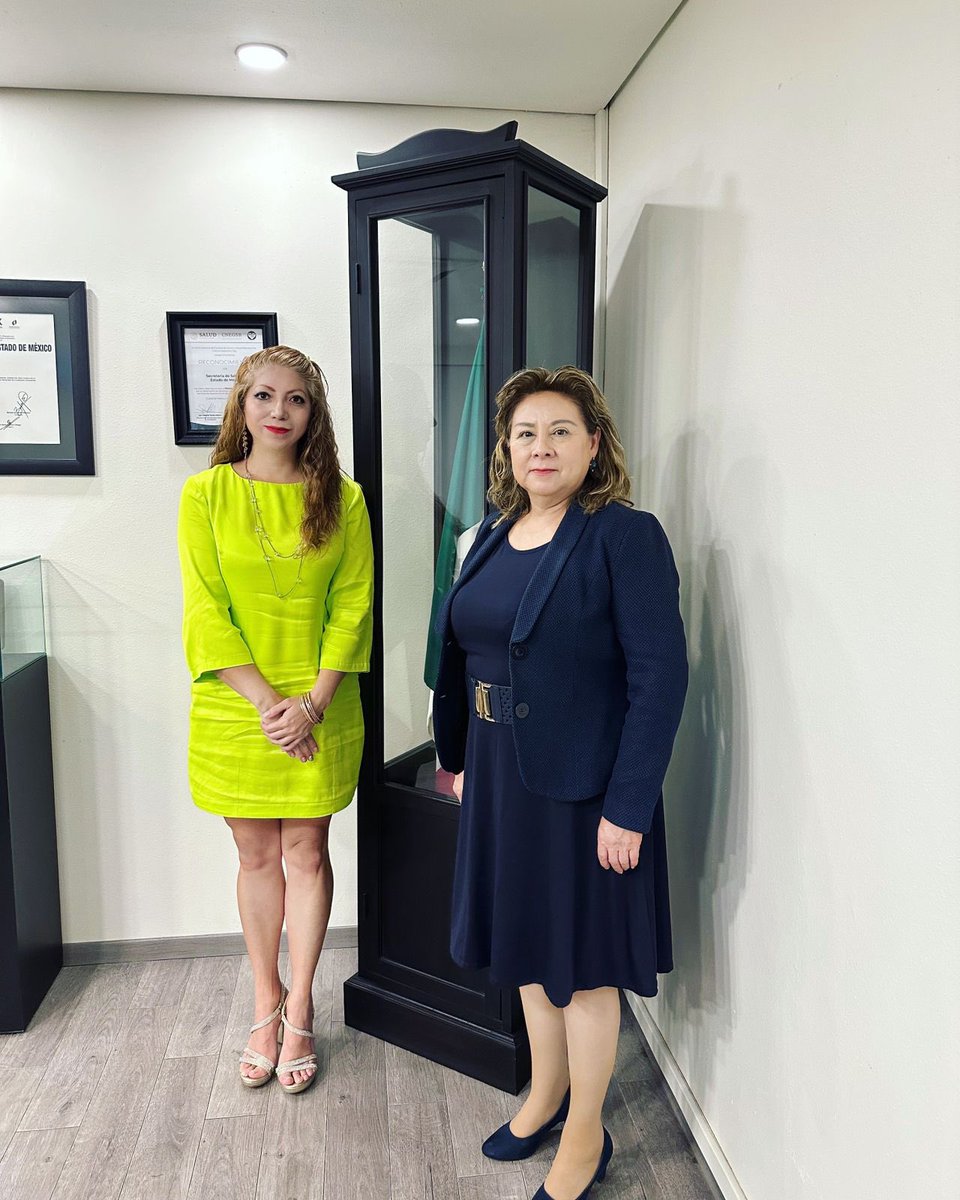 SaludEdomex's tweet image. La Dra. Macarena Montoya Olvera sostuvo reuniones de trabajo con la Coordinadora Territorial de #CONAFE @BereOlmoss, y con la Dra. Josefina Estrada Martínez titular de #IMSSEdomexOriente, respectivamente.

Con el objetivo de generar estrategias y fortalecer el sistema de salud.