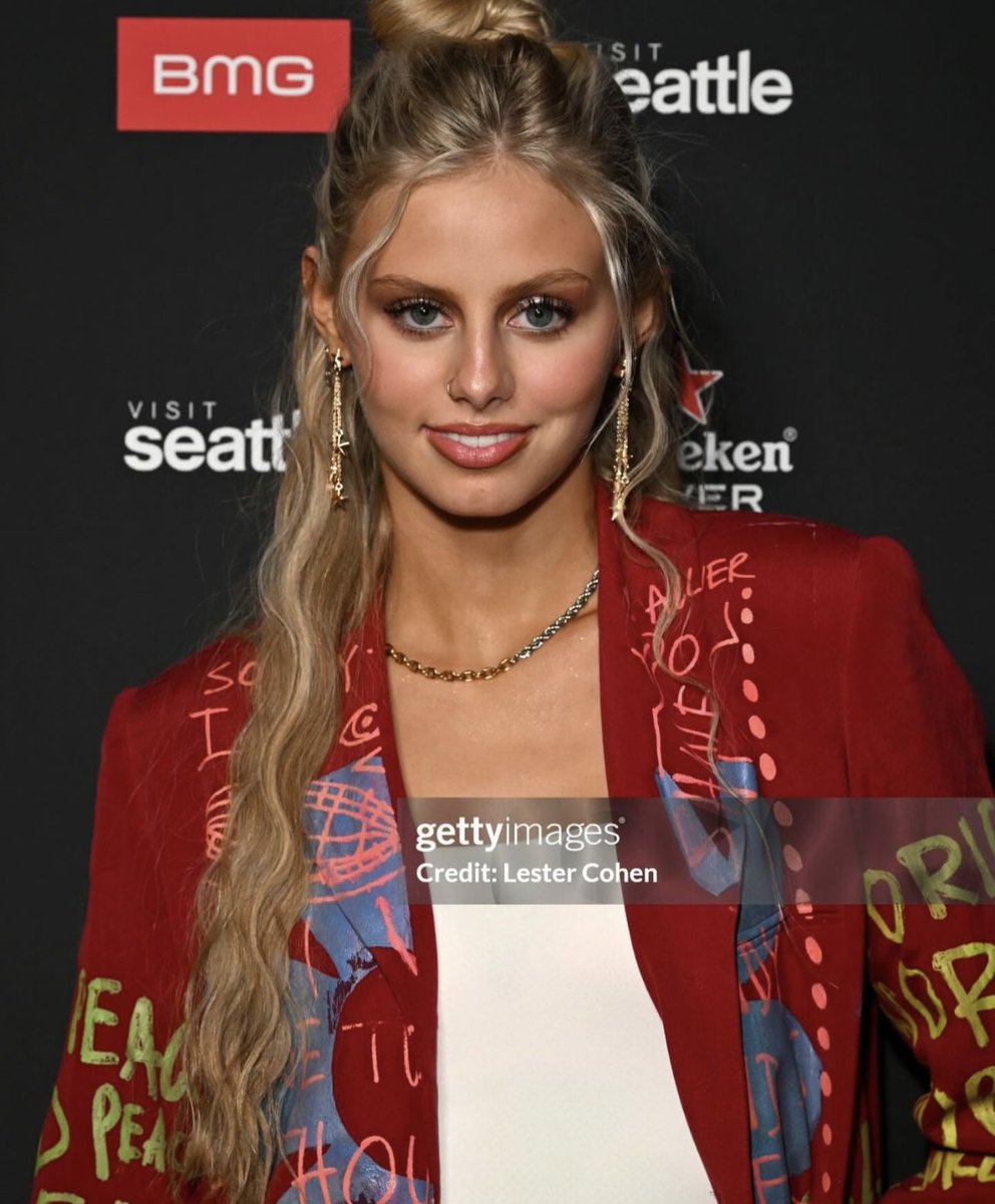 havenmadsings's tweet photo. Gotten used to the flash 📸
-
-
-
-
#havenmadison #gettyimages #bmg #pregrammy #teamhaven #skyup #bbr #la https://t.co/d09OQTWLbn