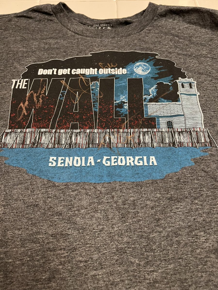 littlekatmom's tweet image. #TWDFamily  Did anyone purchase this tshirt as a #Crowdrise fundraiser in 2015. It has cast signatures but I’m not sure who. #TheWalkingDead #TWD #Senoia