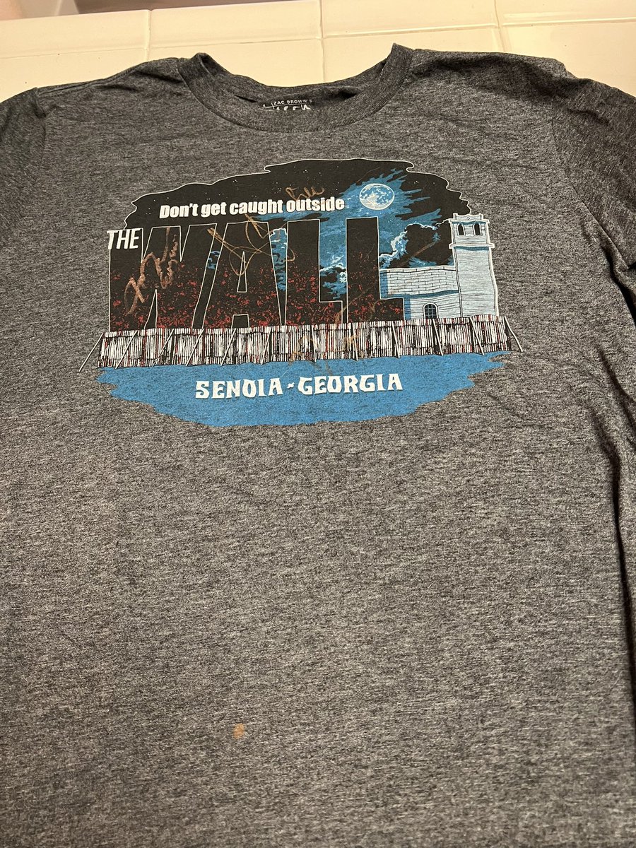 littlekatmom's tweet image. #TWDFamily  Did anyone purchase this tshirt as a #Crowdrise fundraiser in 2015. It has cast signatures but I’m not sure who. #TheWalkingDead #TWD #Senoia