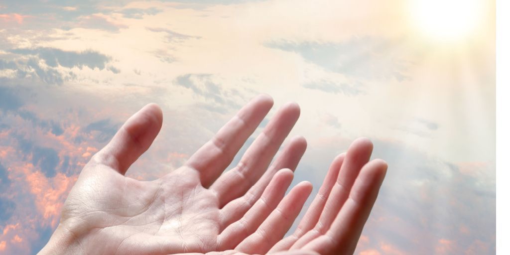 LornaByrne's tweet image. God is real. Why wait till the moment when your human body dies to discover that? Why not start to open up now and allow yourself to see and hear, allow yourself to feel that love and compassion and to be guided through life? 

Blessings Lorna

#godisreal #whywait