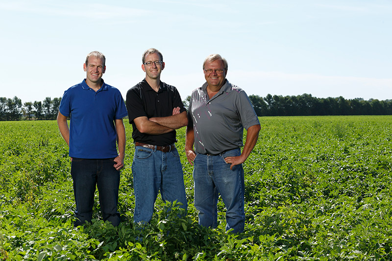 PeakoftheMarket's tweet photo. #GrowerFeature 
Haskett Growers is a fourth-generation family farm south of Winkler that grows red, yellow and russet potatoes for Peak! The farm is the legacy of C.E. Thiessen, who wanted to ensure the family business would have room for everyone who wanted to join in the fun🥔 https://t.co/F3XR60PbLK