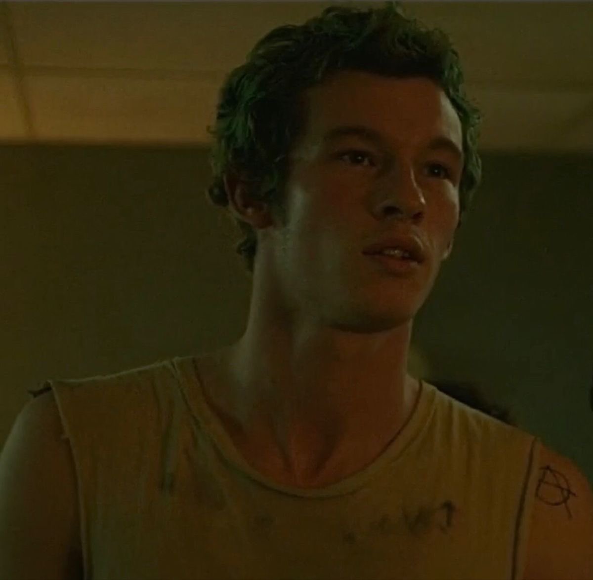 callumthinker's tweet photo. callum turner as tiger in green room https://t.co/wydbOWWrEH