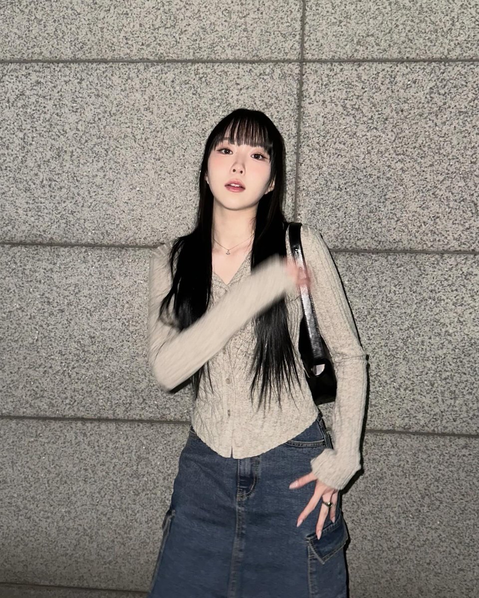 AliceDisseBR's tweet photo. [📸 · 31.01.24] Chaejeong em seu Instagram pessoal (chaerishxx):

"🖤🖤"

#ALICE #앨리스 #CHAEJEONG #채정 @IOK_ALICE https://t.co/xZbAKHlzSN