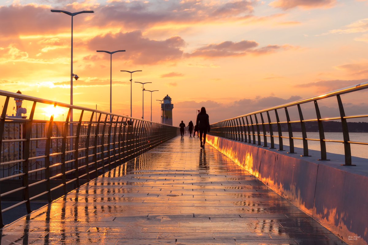 Couleurs hivernales d’un lever de soleil 

Belle soirée 

#Cannes #CannesFrance #CotedAzurFrance 
<a href="/villecannes/">Cannes</a> <a href="/Cannes_France/">Cannes, France</a> <a href="/VisitCotedazur/">Côte d'Azur France</a>