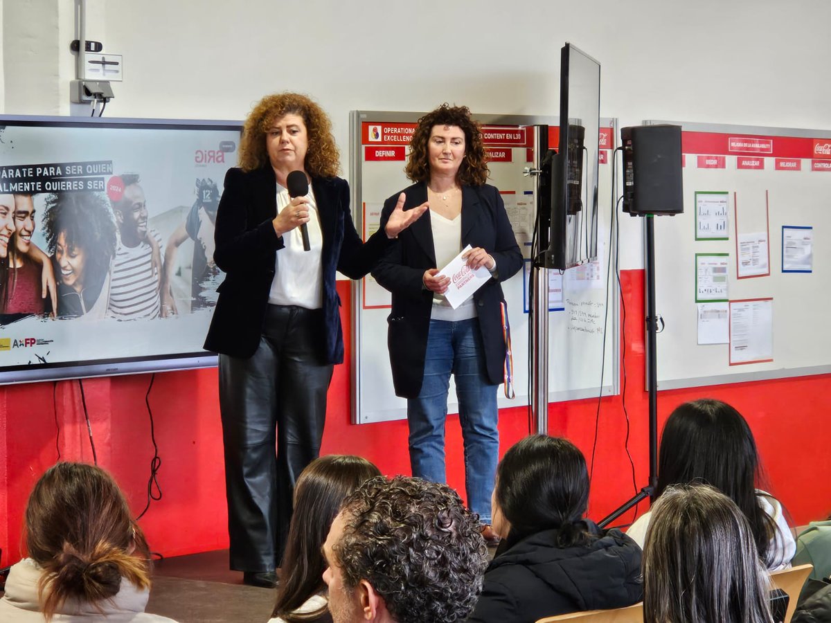 gemadbarral's tweet photo. Bienvenida 12ª edición de #GIRAJóvenes A Coruña. Proyecto que potencia el desarrollo de las competencias "soft skills" y motiva a la juventud a ser un agente de cambio positivo en sus comunidades. #FormaciónProfesional @CocaColaEP_es @EduXunta https://t.co/fahpXPa43X