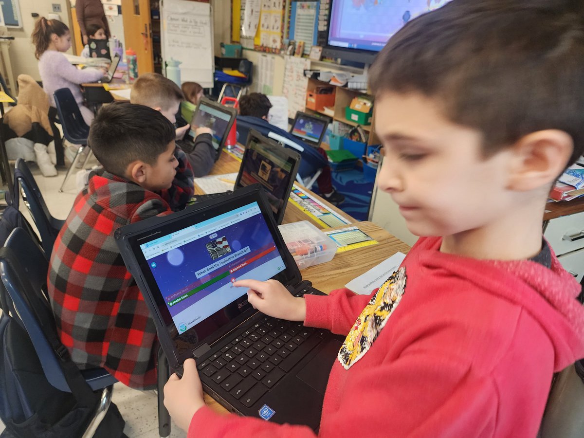 merkramer18's tweet photo. @Kahoot for the win! Third grade Social studies review has never been this much fun! #robotrun
@esm_csd
@cpolney https://t.co/EieZCpUnBg