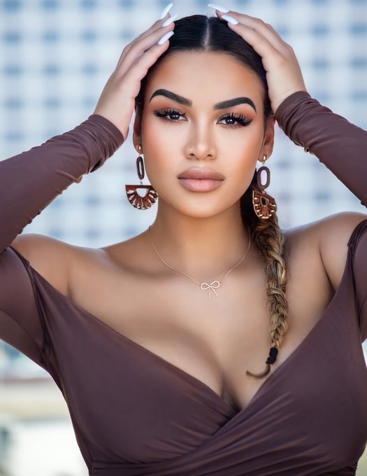 What is something you like about me? 🤔 https://t.co/CsKEaJqrO0