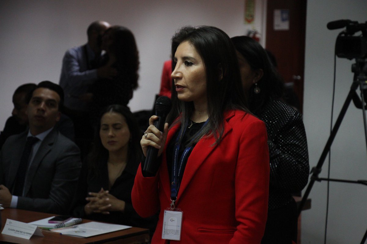 StoDomingoCJ's tweet photo. La Dra. @XimenaChiribog3, Dir. Prov. (E) de @StoDomingoCJ, asiste a la reunión de trabajo, donde participan el Pdte del @CJudicaturaEc, los Vocales y el Dir. General. Se coordinan acciones para fortalecer el combate a la corrupción y recuperar la institucionalidad de la FJ https://t.co/IWJSWvs5gj