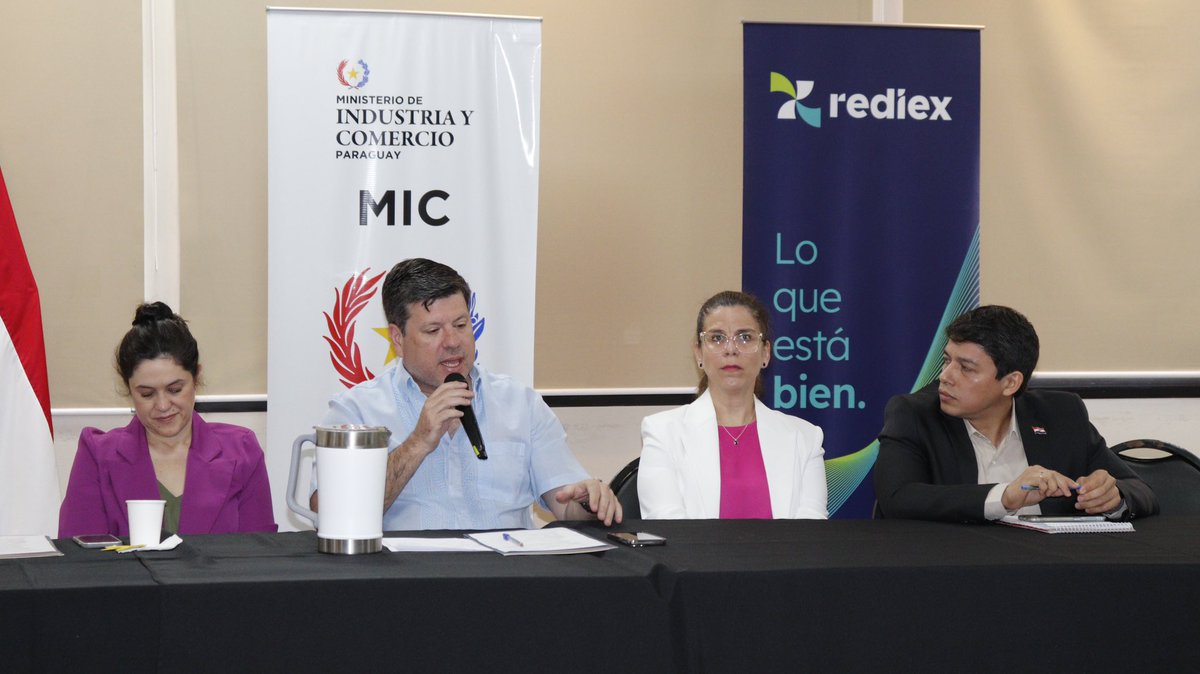 #CaminoAMálaga 🇪🇸

La DINAPI proyecta a la industria audiovisual como potenciadora de la economía nacional 📈 

La directora nacional <a href="/ClauFQ/">Clfq</a> mantuvo una reunión con autoridades de diferentes instituciones en el marco de la presencia de 🇵🇾 en el Festival de Málaga y en el #MAFIZ