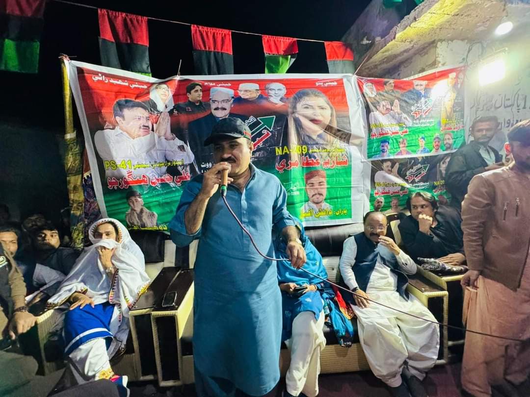 Menghwar_Rawal's tweet photo. PPP is only political party which is actively running the campaign & going among the people, glimpses of election campaign of #NA209 @ShaziaAttaMarri & #PS41 @AliHassanHingo4 in corner meeting of Warid-12 of Khipro. #PPP will clean sweep the entire district.
@Anny_Marri #Sanghar https://t.co/ahakMldbJf