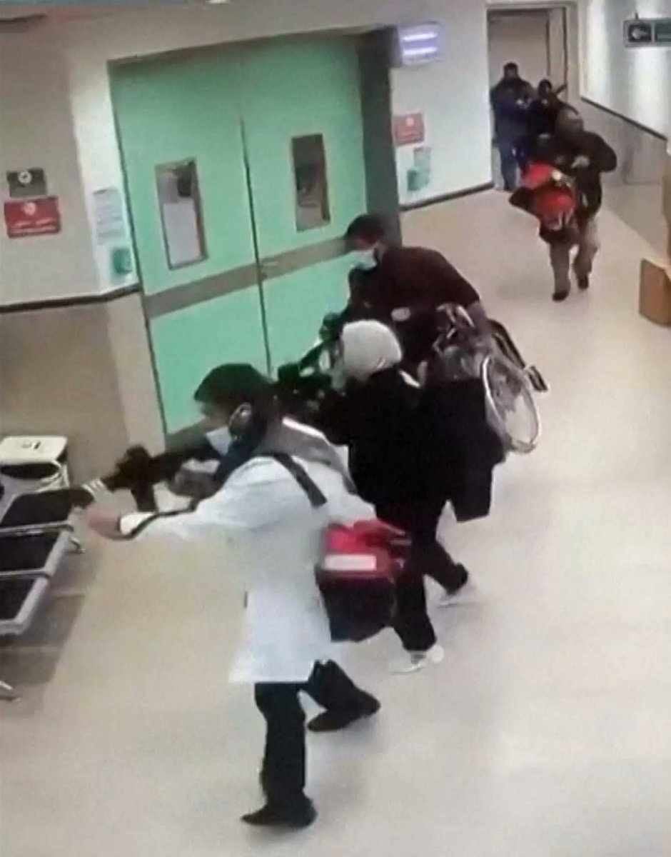 Se vengo a sapere che in un ospedale ci sono tre importanti nemici e per eliminarli bombardo l'ospedale, non va bene. E giustamente direi. Se invece metto a rischio la vita del mio personale per infiltrarsi in territorio ostile, raggiungere i terroristi e eliminarli senza fare