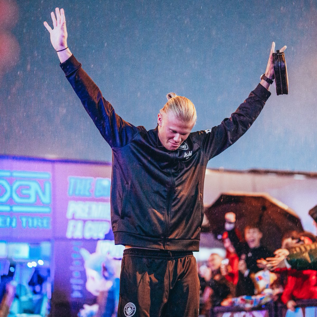 ManCity's tweet image. Here he is! 🙌

What a welcome! 🩵

#ManCity