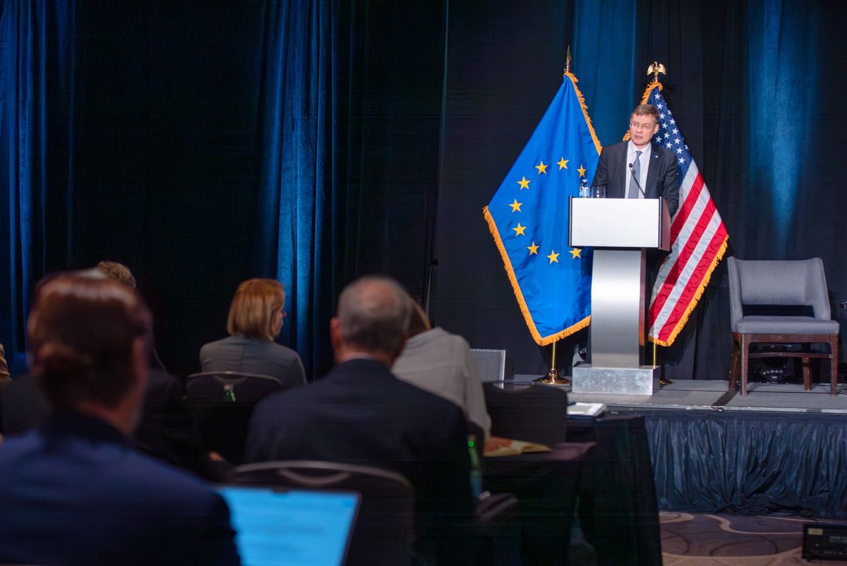 VDombrovskis's tweet photo. 🌏 Great ideas today at our event with 🇪🇺 &amp; 🇺🇸 stakeholders on how to create a genuine Transatlantic Green Marketplace on: 

👉Key sectors for the green transition
👉Untapped potential for transatlantic cooperation

Your ideas will feed into our next Trade &amp; Tech Council #TTC https://t.co/OlfleeCZeT