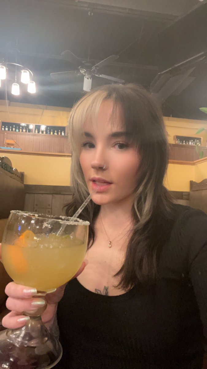 Kat_Dani_'s tweet photo. 27 years young, strong, and going the distance 🥳🤌🏼💕

#birthdaybitch https://t.co/bPvF1XSAHA