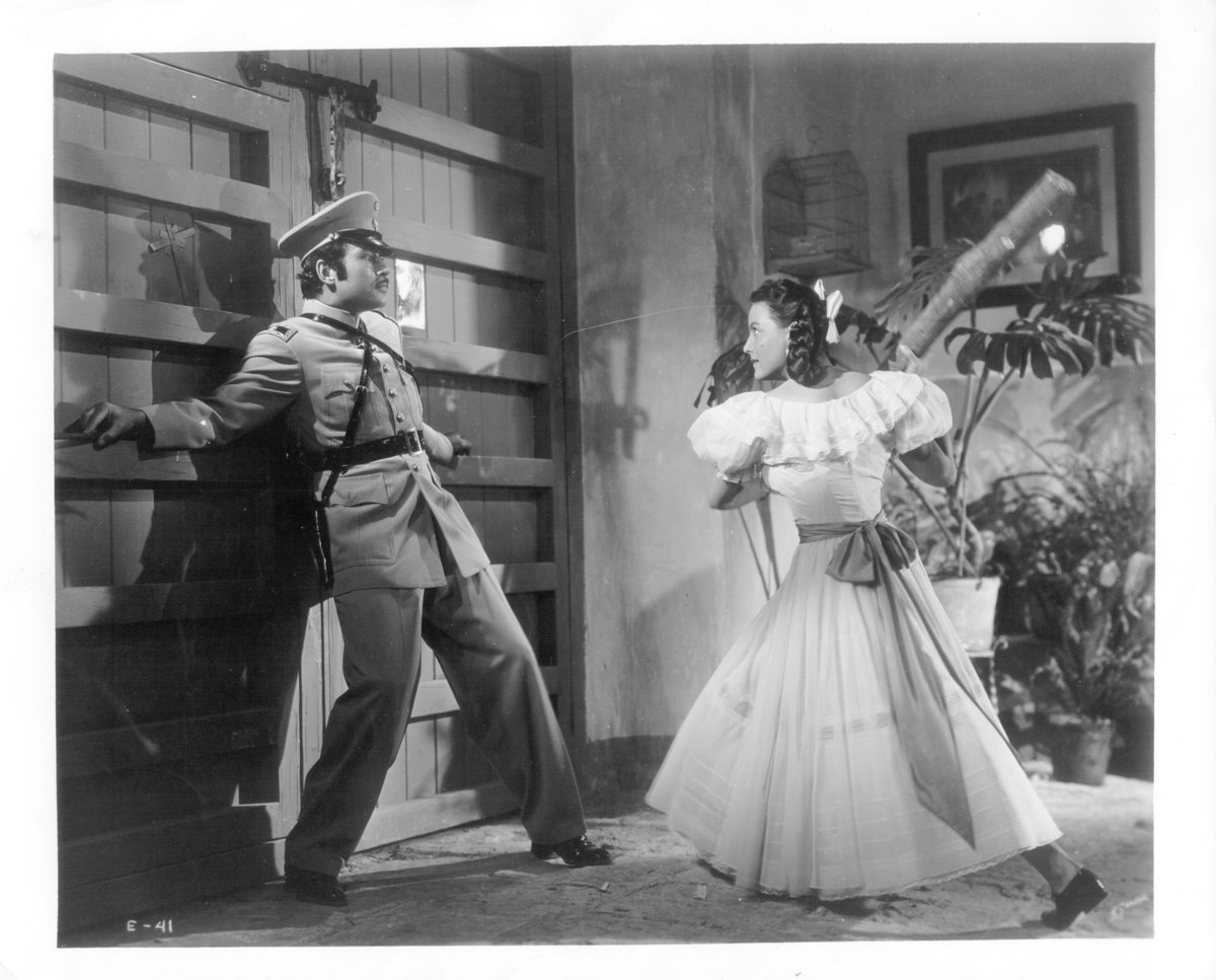 CinetecaMexico's tweet photo. Enamorada (1946). Película dirigida por Emilio Fernández "Indio", nos cuenta un romance durante la Revolución Mexicana. Una mujer fuerte y un revolucionario apasionado. Amor en medio del caos, desafíos y decisiones difíciles. Échale un #VistazoAlAcervo

#AcervoCinetecaNacional https://t.co/GMEtkVdJSK