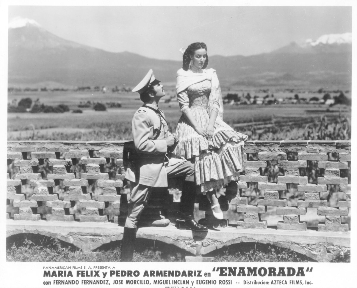 CinetecaMexico's tweet photo. Enamorada (1946). Película dirigida por Emilio Fernández "Indio", nos cuenta un romance durante la Revolución Mexicana. Una mujer fuerte y un revolucionario apasionado. Amor en medio del caos, desafíos y decisiones difíciles. Échale un #VistazoAlAcervo

#AcervoCinetecaNacional https://t.co/GMEtkVdJSK