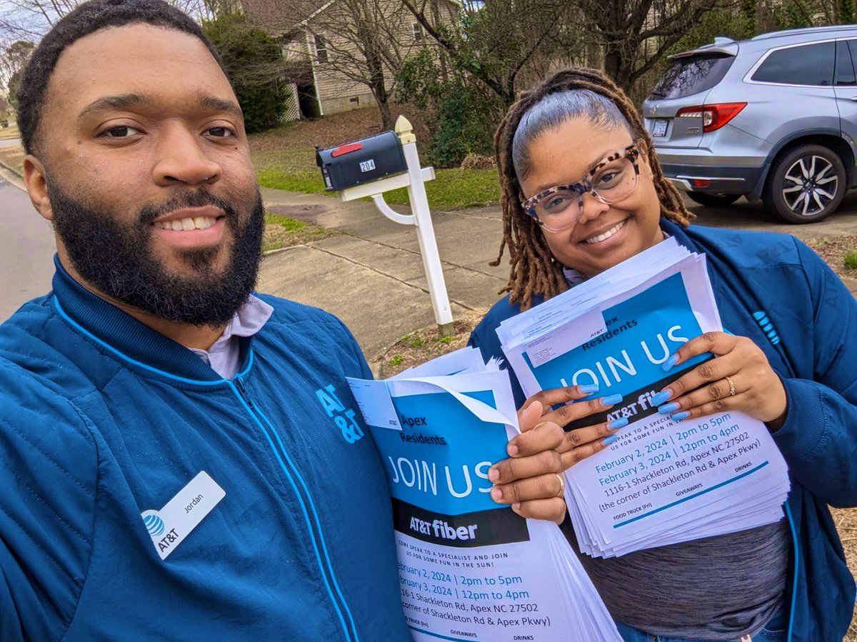 No matter the weather we had to spread the word that AT&T fiber is coming to the great city of Apex @DenzelC01 @nazira______ @VinceLeaks @404girl @Egreene757  #AttFiber #LaFamilia #InVINCEable