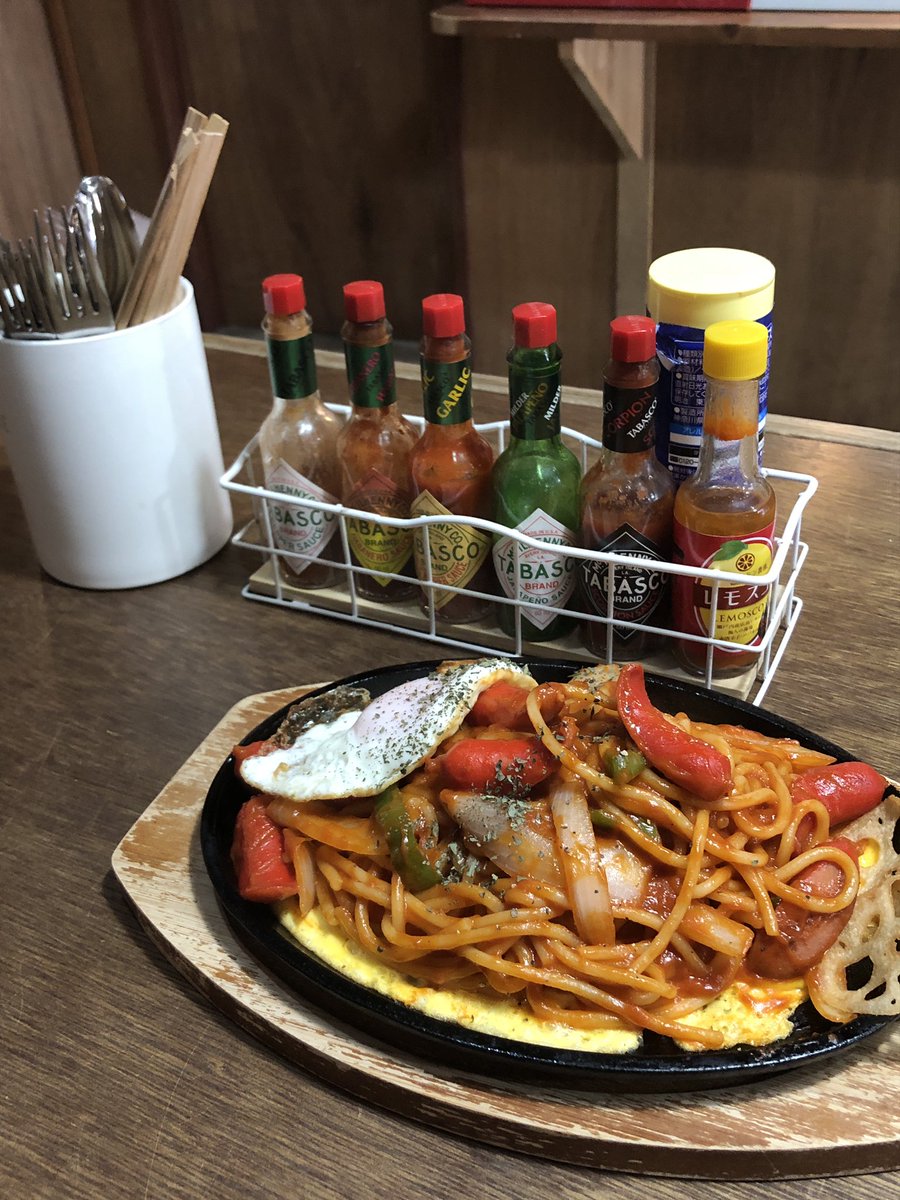 goro1010's tweet photo. ナポリタンの美味さよりもタバスコが気になって仕方ない。 https://t.co/xSqsWEyWY3