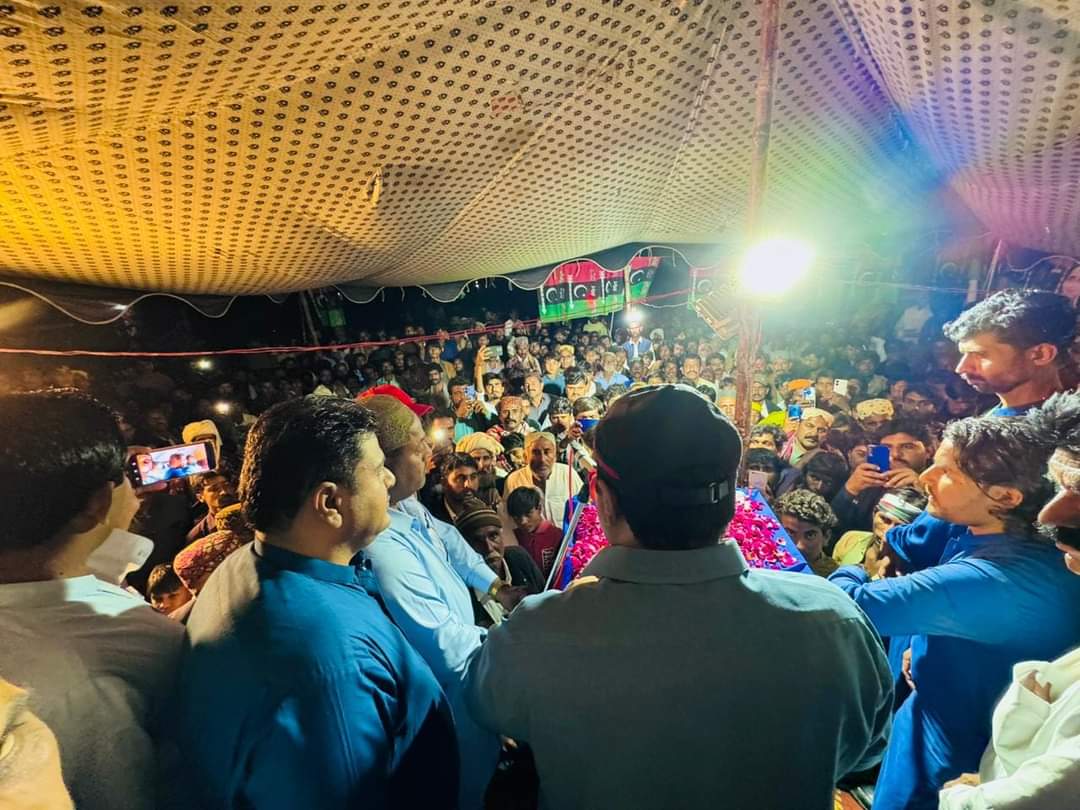 Menghwar_Rawal's tweet photo. "وری وری شازیہ مری"
صبح 10 بجے سے اگلی صبح 6 بجے تک پی پی پی کے امیدواروں کی مسلسل انتخابی مہم، جو یہ ظاہر کرتی ہے کہ #PPP عوام کو بااختیار بنانے کے اصولوں پر یقین رکھتی ہے۔ یوسی حافظ راجڑ کھپرو میں #NA209 @ShaziaAttaMarri اور #PS41 @AliHassanHingo4 کی انتخابی مہم کی جھلکیاں۔ https://t.co/hmxP1jvawV