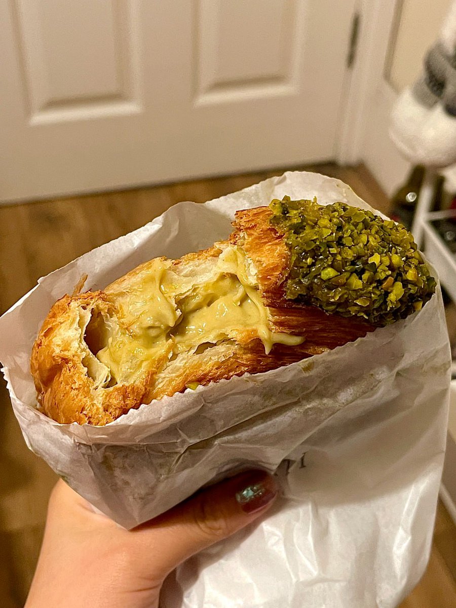 roses in the castle tweet media