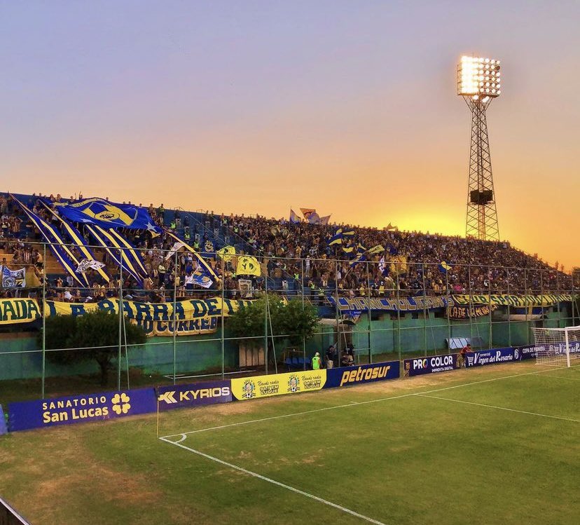 lavidaporluque's tweet photo. Vamos a demostrar a todos que somos distintos 💙💛🐖🇵🇾 #sportivoluqueño #luque #hinchadasparaguayas #chancholigans #paraguay https://t.co/RuzP6SrOlw