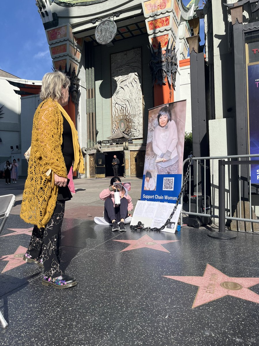 MinMin89485072's tweet image. 今天是寻找“铁链女”第6天，烧已经退了，嗓子疼，一直出虚汗。姐姐，此时虚弱的我不敢想象你这二十多年是怎么熬过来的，感冒发烧的时候是否有碗热水？泪又一次止不住流下来……