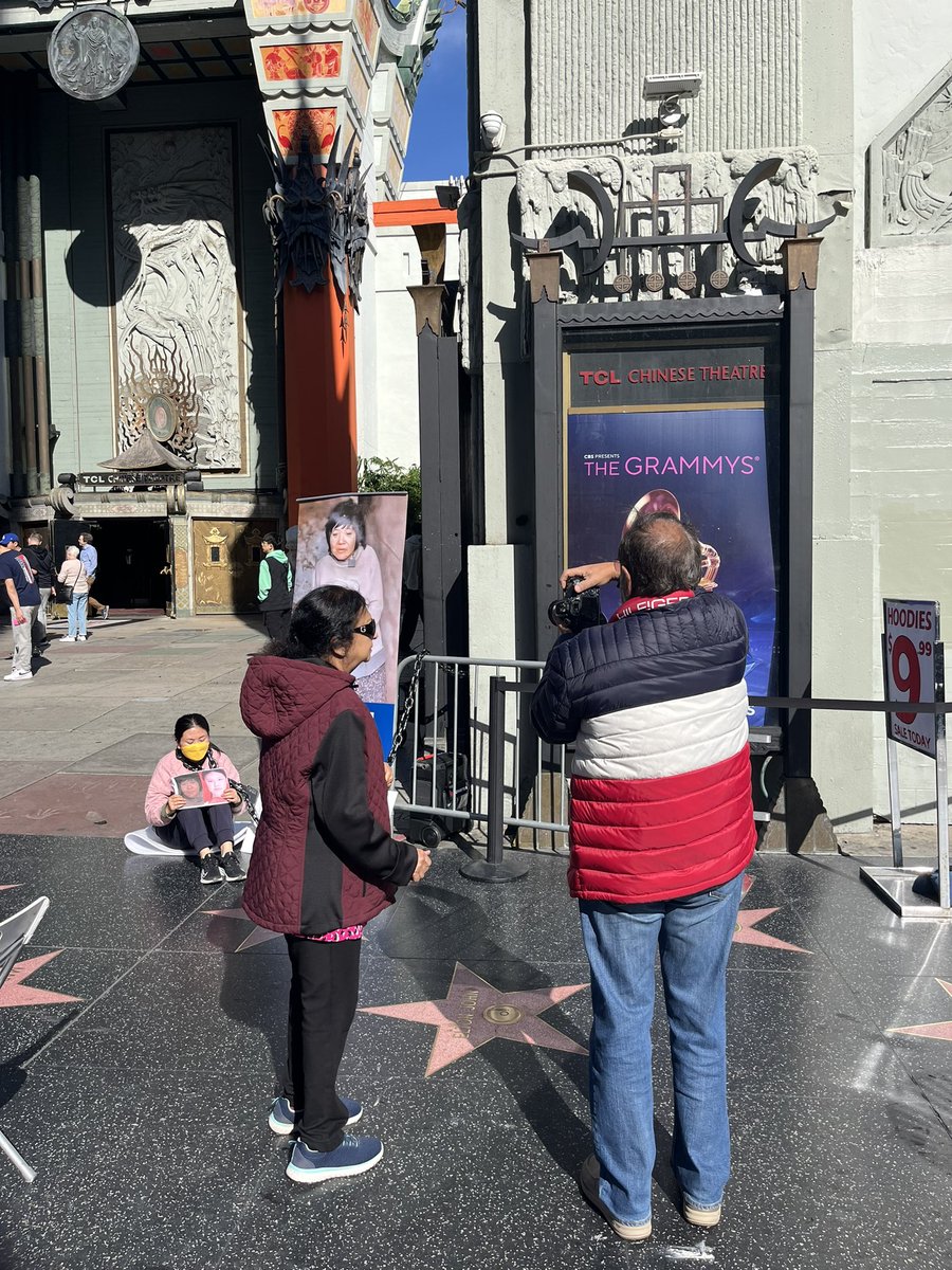 MinMin89485072's tweet image. 今天是寻找“铁链女”第6天，烧已经退了，嗓子疼，一直出虚汗。姐姐，此时虚弱的我不敢想象你这二十多年是怎么熬过来的，感冒发烧的时候是否有碗热水？泪又一次止不住流下来……