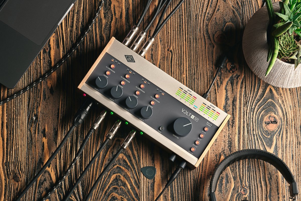UAudio's tweet photo. Built-in 610 pre-amp? β
Built-in 1176 compressor? β
Album ready tones? β
#WorkflowWednesday #UniversalAudio #UAvolt #MusicProduction #recording #audioengineer https://t.co/y4nQQGftx9