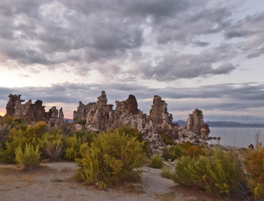 fotocompacta's tweet photo. Mono Lake #monolake #california #nature #PintoFotografia #foto #Lugares #picture #photography #architecturephotography #Nevada  #leevining #lake https://t.co/J72Fma2jQQ