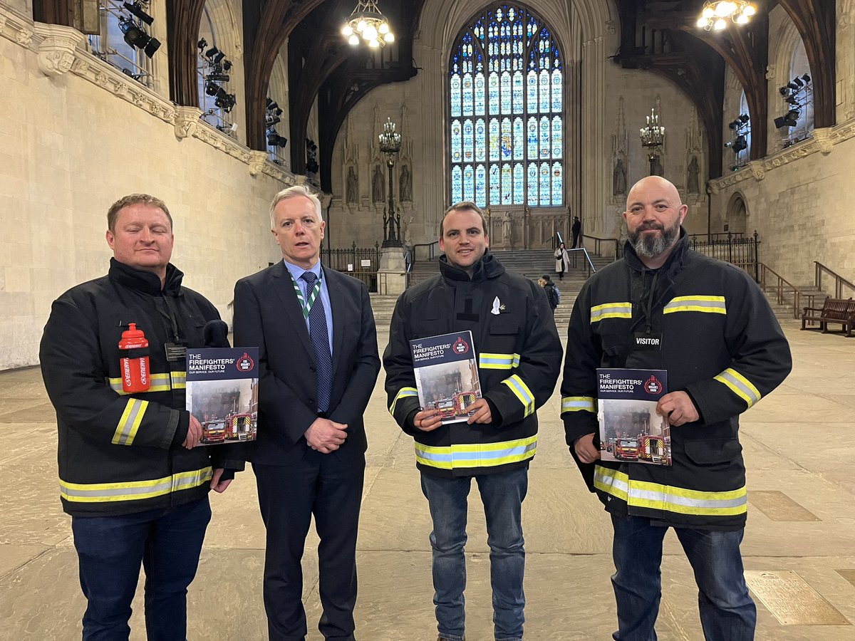 @Oxfordshire_FBU @AnnelieseDodds @fbunational A productive meeting with @RobBAylesbury exploring the issues of funding the frontline and the detriment substandard crewing, cuts to national standards & cuts to central government funding cannot be overcome by advances in technology 

#Fundthefrontline 
#Firefightersmanifesto