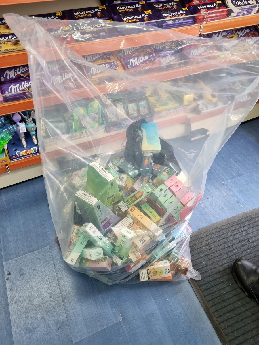 StokeWykenWMP's tweet photo. #OpSpeedy | Neighbourhood officers supported @coventrycc Trading Standards visiting commercial premises on Longford Road, Dovedale Road, and Mercer Avenue ๐ฎ
The team seized a large quantity of illegal vapes and cigarettes. These will be stored and investigated further. https://t.co/wbcGAFLDhQ