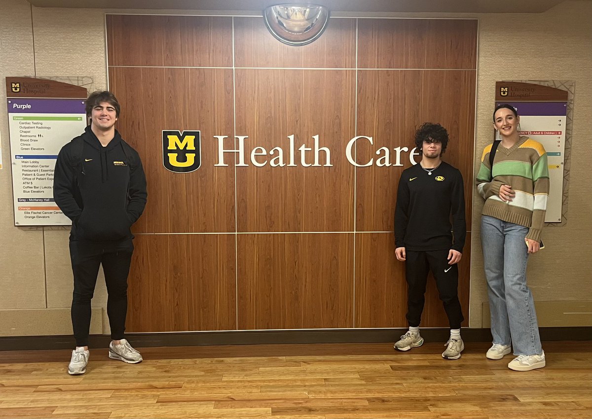 Another great group of <a href="/MizzouAthletics/">Mizzou Athletics</a> student-athletes visiting <a href="/muhealth/">MU Health Care</a> patients today! 

#MIZ in the Community 🐯