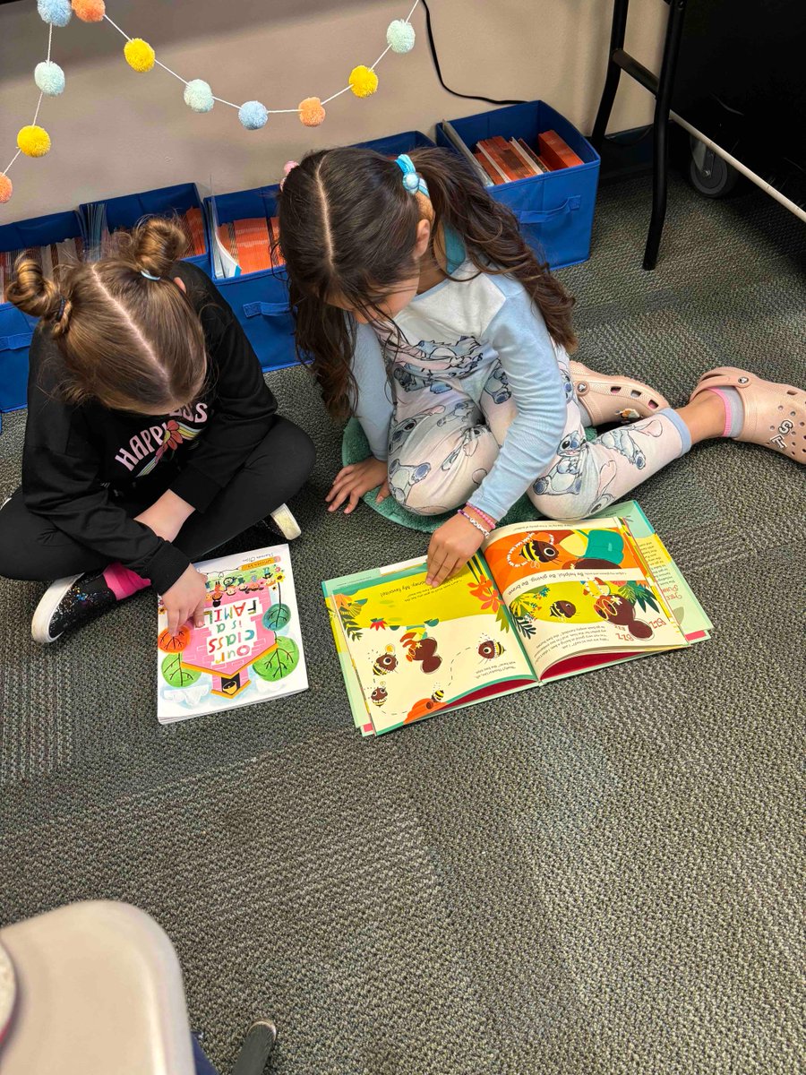 ELMESTigers's tweet photo. 2nd grade during our reading pajama day 📚 #RoarToSuccess https://t.co/BSwkI0sZjY