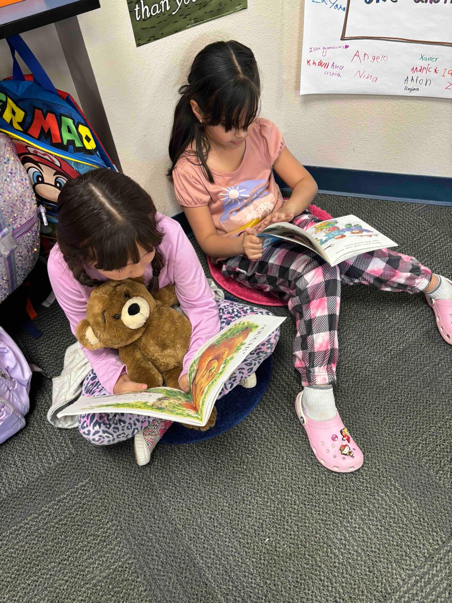 ELMESTigers's tweet photo. 2nd grade during our reading pajama day 📚 #RoarToSuccess https://t.co/BSwkI0sZjY