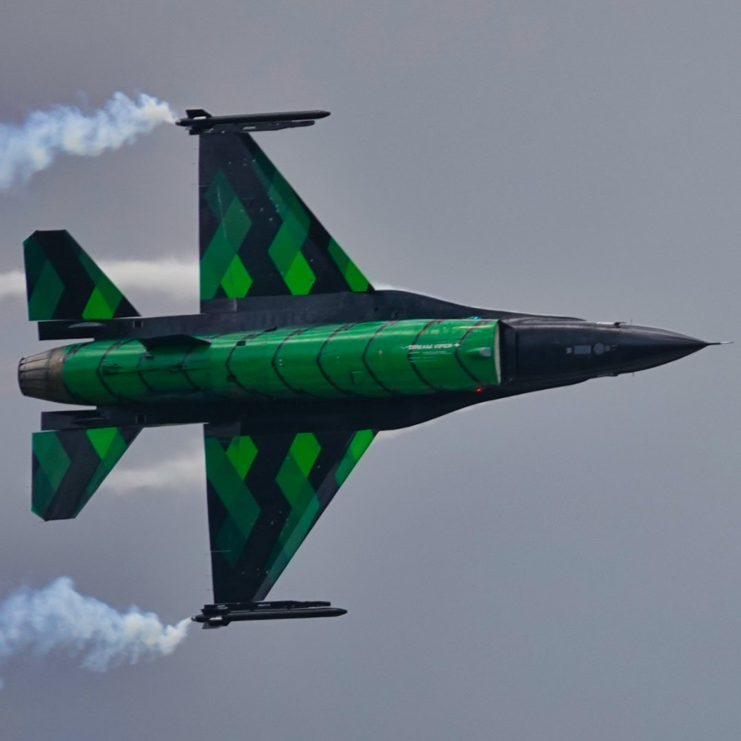 Michaelflying28's tweet photo. Belgian Air Component General Dynamics F-16AM Fighting Falcon FA-87 displaying at RIAT 23.
#riat #belgianairforce #f16 #generaldynamicsf16 #lockheedmartinf16 #lockheedf16 #f16a #f16fightingfalcon #f16viper #generaldynamicsf16viper #lockheedf16viper #f16pilot #fightingfalcon https://t.co/B2Y78l9kHq