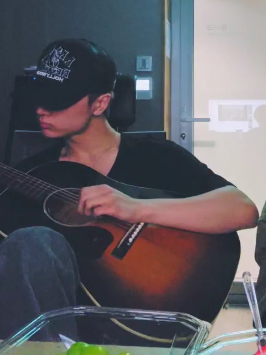 pjs_thinker's tweet photo. so boyfriend material oh my…. https://t.co/Ty75YhZ59u