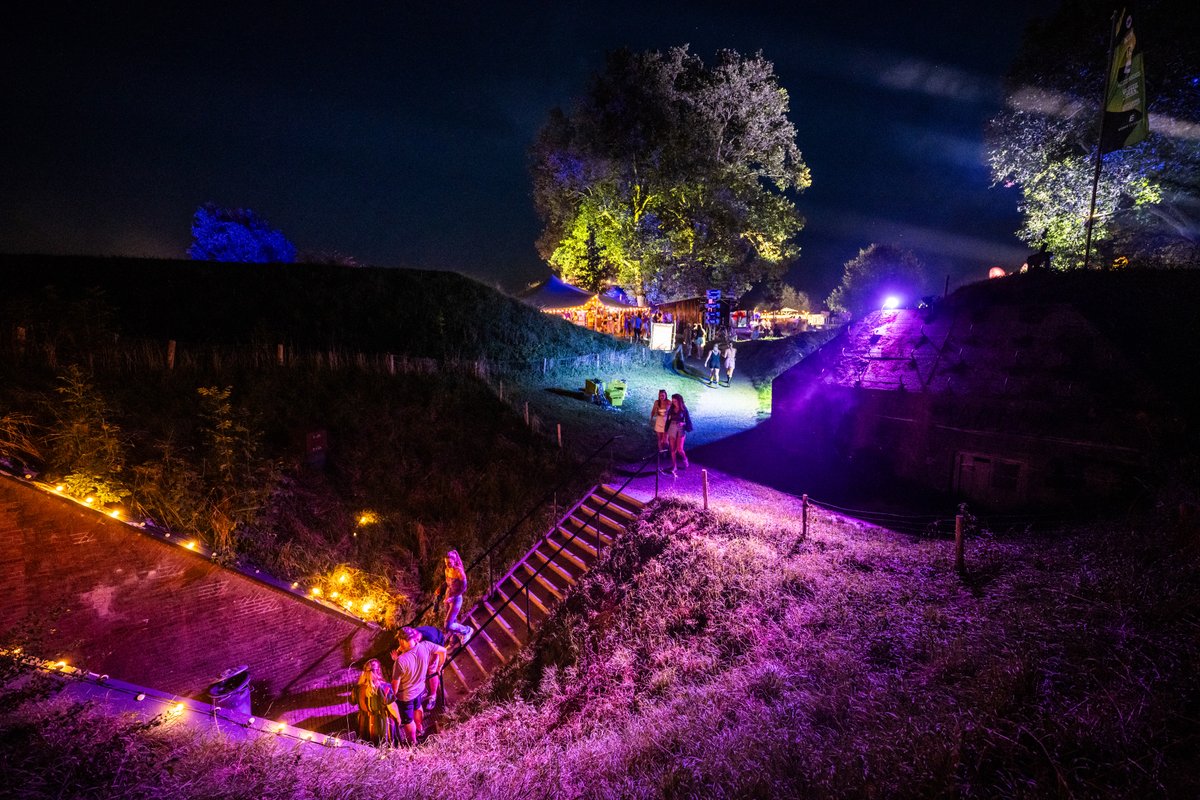 Heb je ooit een 6 gangen diner geproefd op een uitgelicht oud fort? Op een aantal avonden in februari en maart wordt een culinaire lichtjesroute uitgezet bij GeoFort. Onderweg word je verrast door boeiende verhalen en heerlijke voorgerechtjes. 
geofort.nl/fortglow/ #geofort