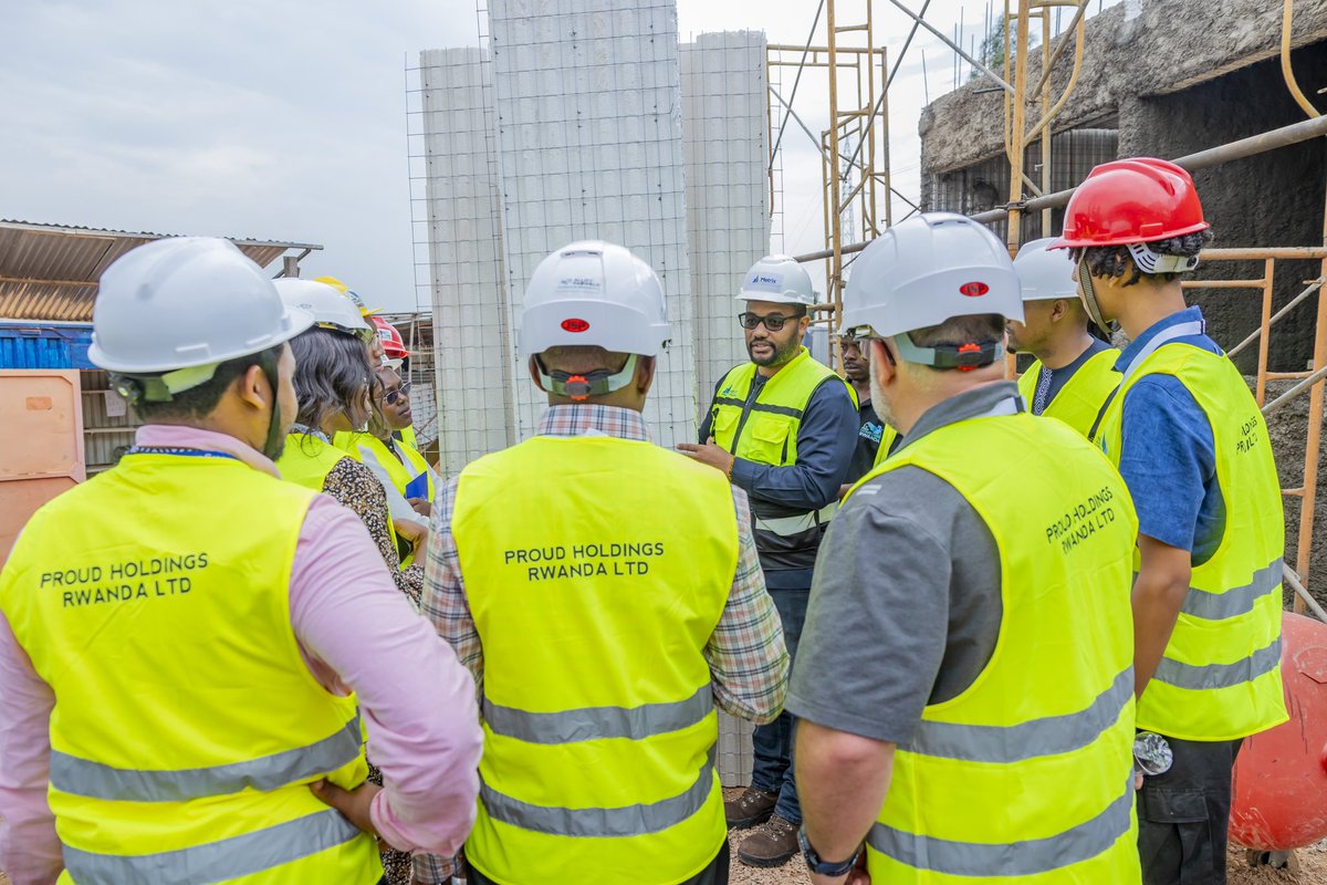 RDBrwanda's tweet photo. 📸 Participants attending the UK-Rwanda Business Forum visited companies in Kigali this afternoon.

Between 2013-2022, 36 projects from the UK have been registered in Rwanda with a total investment value of US$ 662 million, creating over 9,500 jobs. 

#UKRwBusinessForum | #InvestInRwanda | #GoFarGoTogether🇷🇼🇬🇧