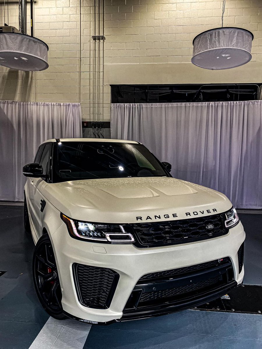 CarManToday's tweet photo. Snow White
#rangerover #fallvibes #wintervibes #SUV #bentayga #GLSMAYBACH #maybach #avocado #avocadolovers #cullinan #luxurycars #bentley #GLS600 #V12 #claimit #rangeroversport #manifesting #bucharest #RangeRoverSV #NewRangeRover #SVR #scorpio #christmas #newyear https://t.co/oDyhvk2MH2