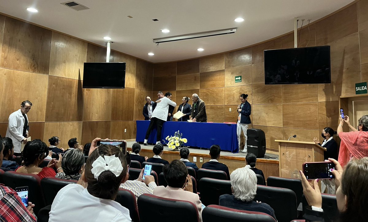 OrlandoRPN's tweet photo. Ceremonia de Término del Servicio Social de los Pasantes de #Fisioterapia del Hospital General San Juan del Río, Qro. #HGSJR
Que los pacientes salgan caminando de la UCI es gracias a ellos. https://t.co/RxwA16wVLI