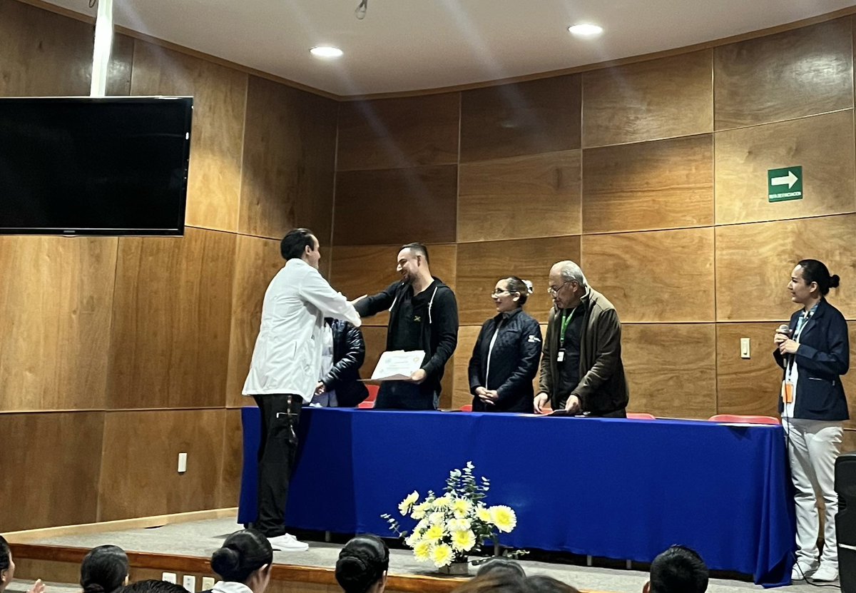 OrlandoRPN's tweet photo. Ceremonia de Término del Servicio Social de los Pasantes de #Fisioterapia del Hospital General San Juan del Río, Qro. #HGSJR
Que los pacientes salgan caminando de la UCI es gracias a ellos. https://t.co/RxwA16wVLI