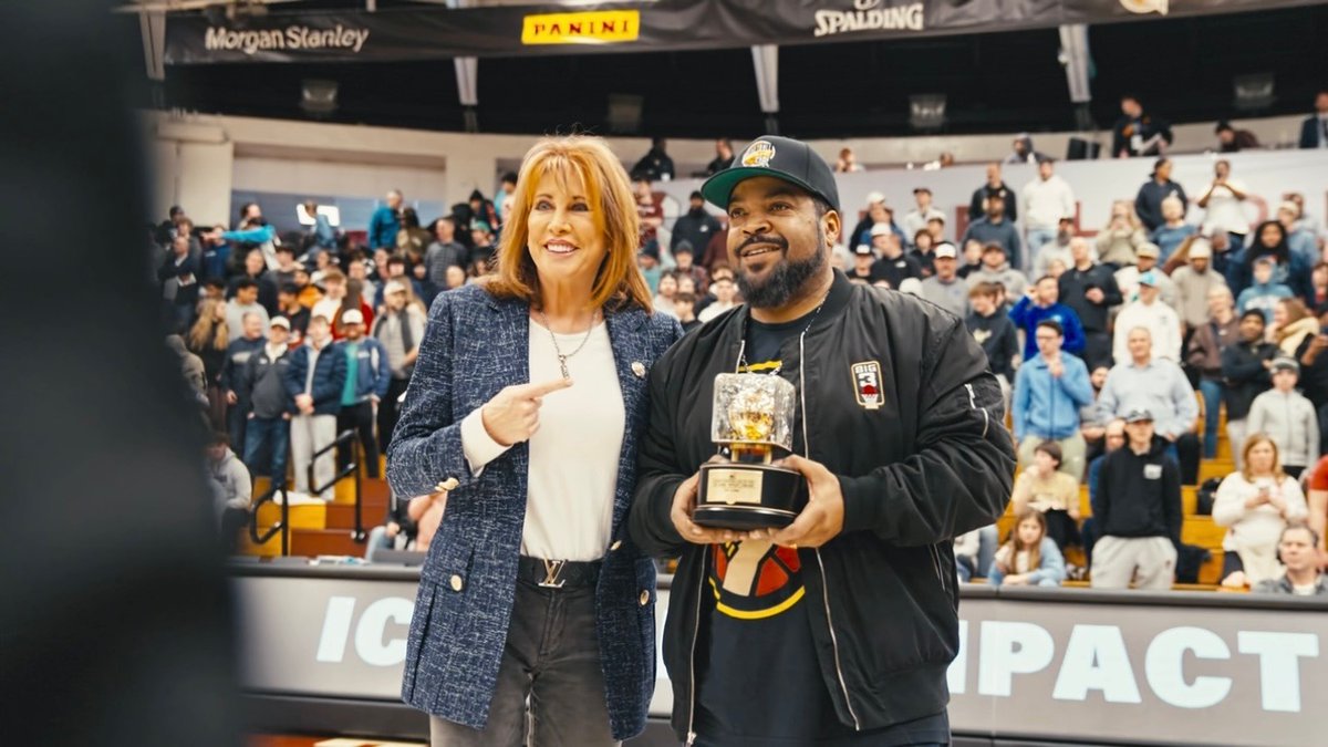 NancyLieberman's tweet image. .@icecube partnered with the @Hoophall for his “Ice Cube Impact Award”, presented for the first time on January 15, 2024 . This unique collaboration honors Ice Cube’s extraordinary contributions to the world of basketball, his unparalleled passion for the game, and his…