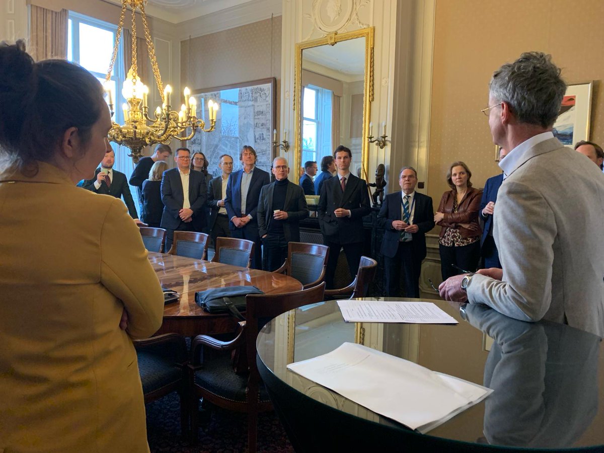 OFL-#voorzitter Jeroen de Haas heet de leden van de #Binnenvaarttafel 🚢🌊 welkom in aanwezigheid van Ruth Clabbers. Aan de Binnenvaarttafel komen de rijksoverheid, provincies, sectorpartijen en andere belangen rondom het water bij elkaar👇
overlegorgaanfysiekeleefomgeving.nl/nieuws/2644888…