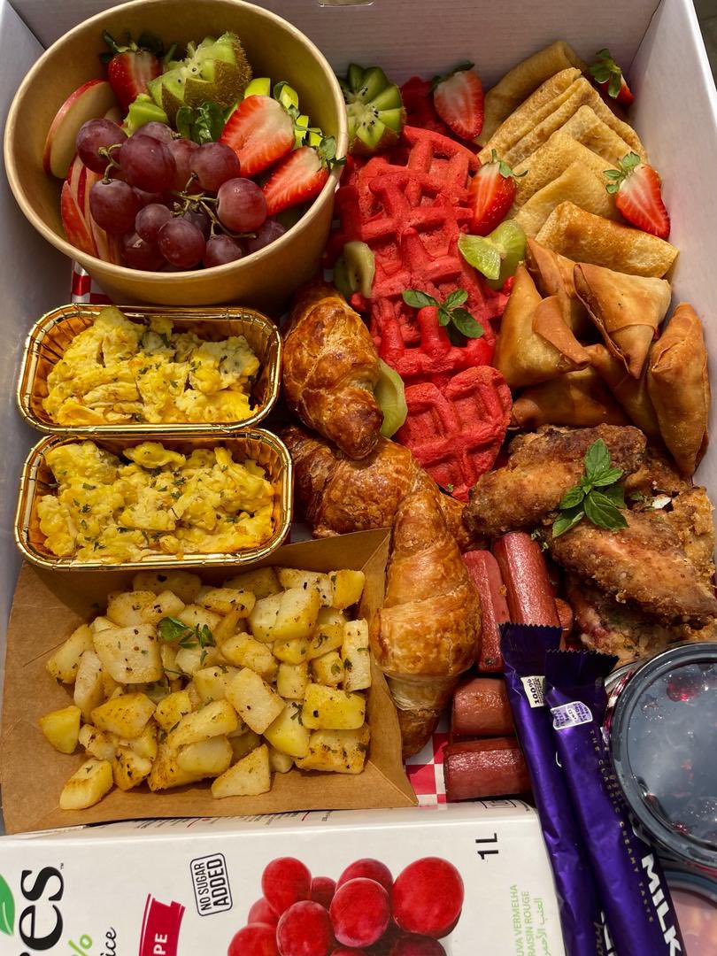 maybloom_bites's tweet photo. Indulge in the language of love with a sophisticated Valentine's Day breakfast platter for two. This delectable spread speaks volumes to your taste buds and your heart❤️ https://t.co/JJBBZUw33J